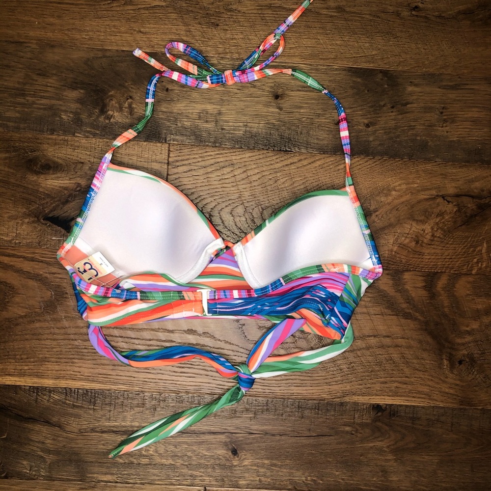 NWT women’s swim top - Picture 2 of 3